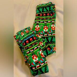 super cute and fun christmas leggings